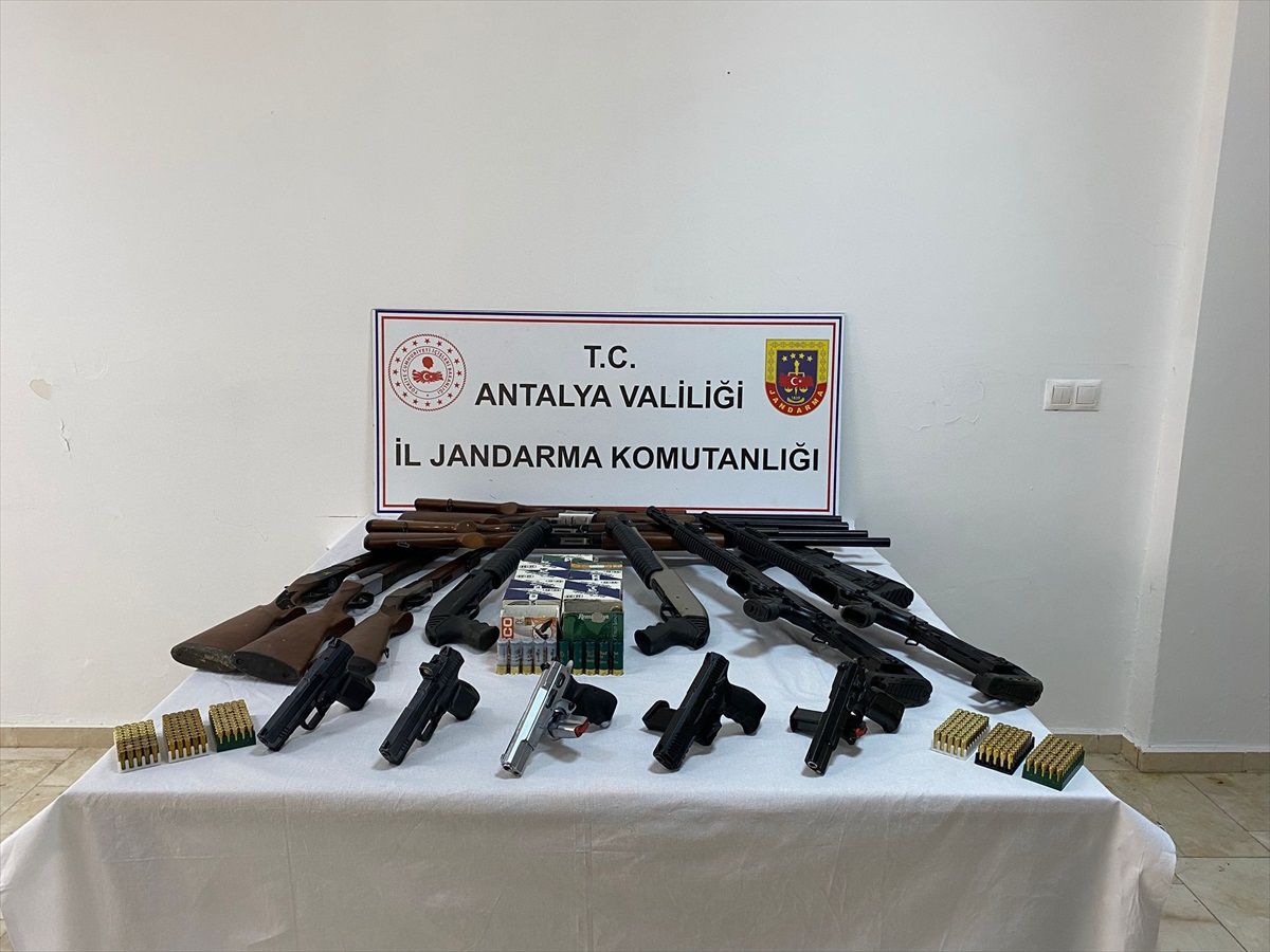 Antalya\'da Ruhsatsız Silah Operasyonu