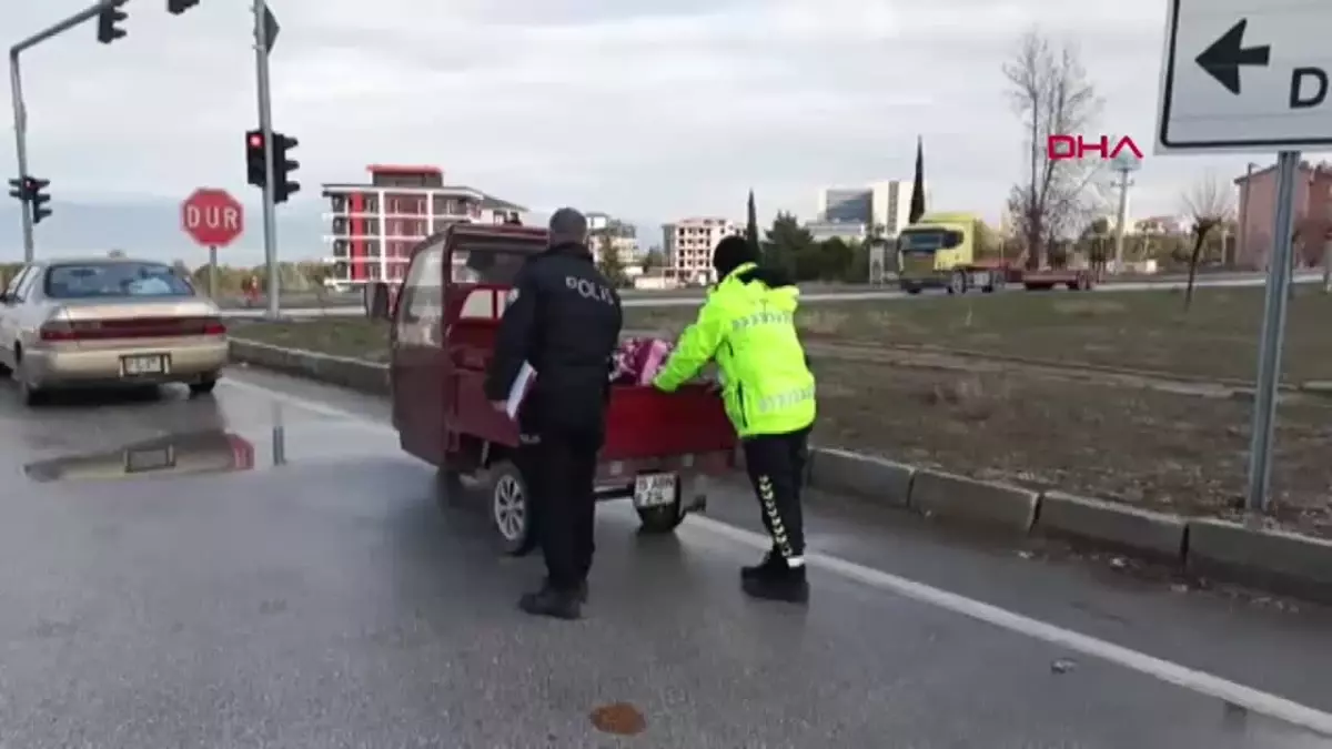 Burdur\'da Triportör Devrildi: 3 Yaralı