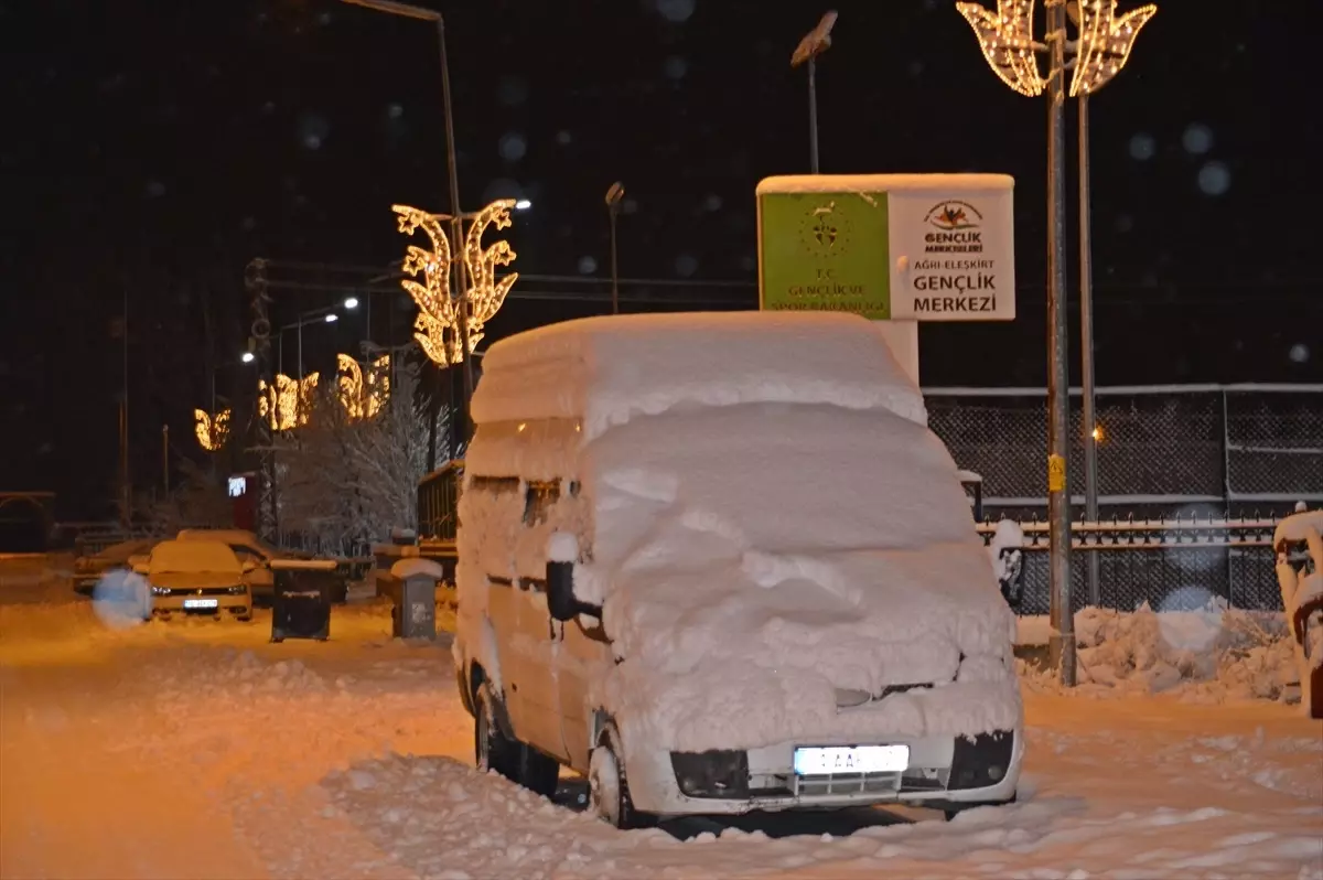 Kar Yağışı Ulaşımı Olumsuz Etkiledi