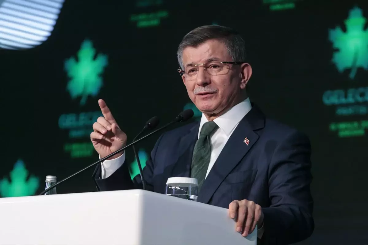 Ahmet Davutoğlu\'ndan Nevzat Bahtiyar\'a verilen cezaya tepki