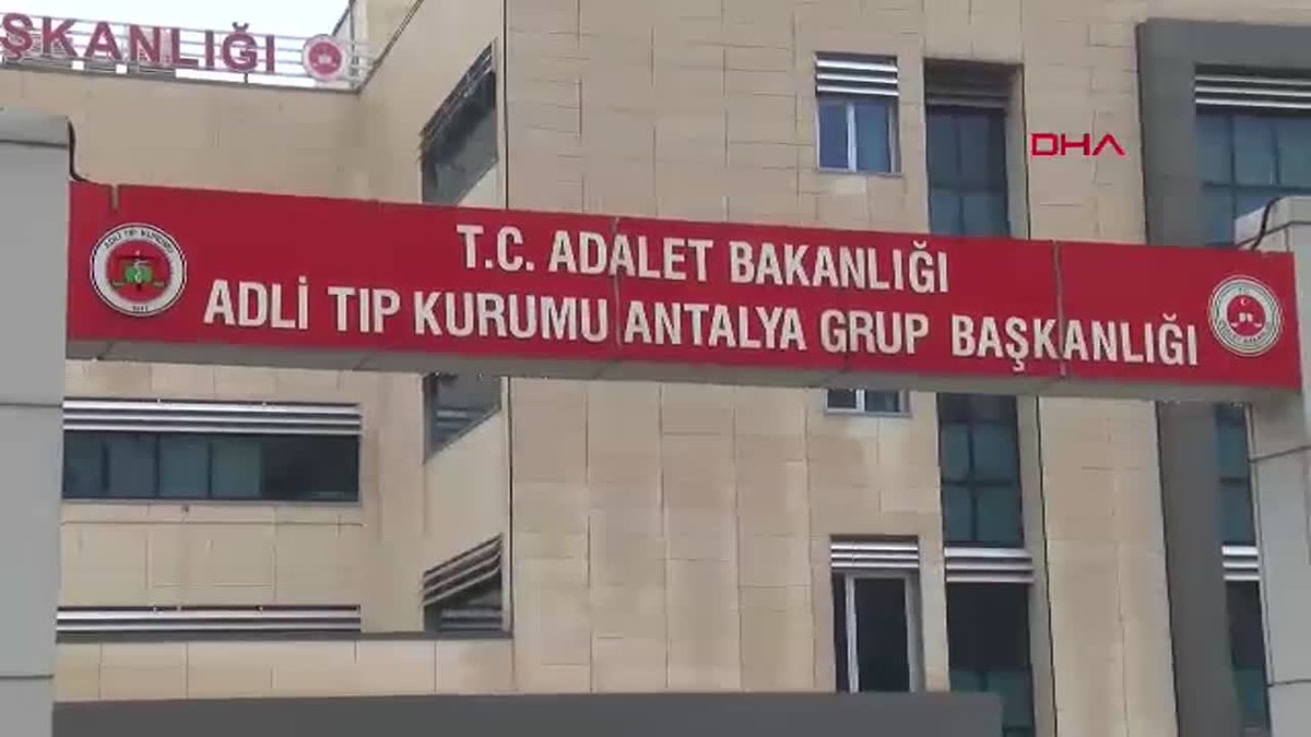 Antalya\'da Ayrıldığı Kız Arkadaşının Babası Tarafından Bıçaklanan Genç Hayatını Kaybetti