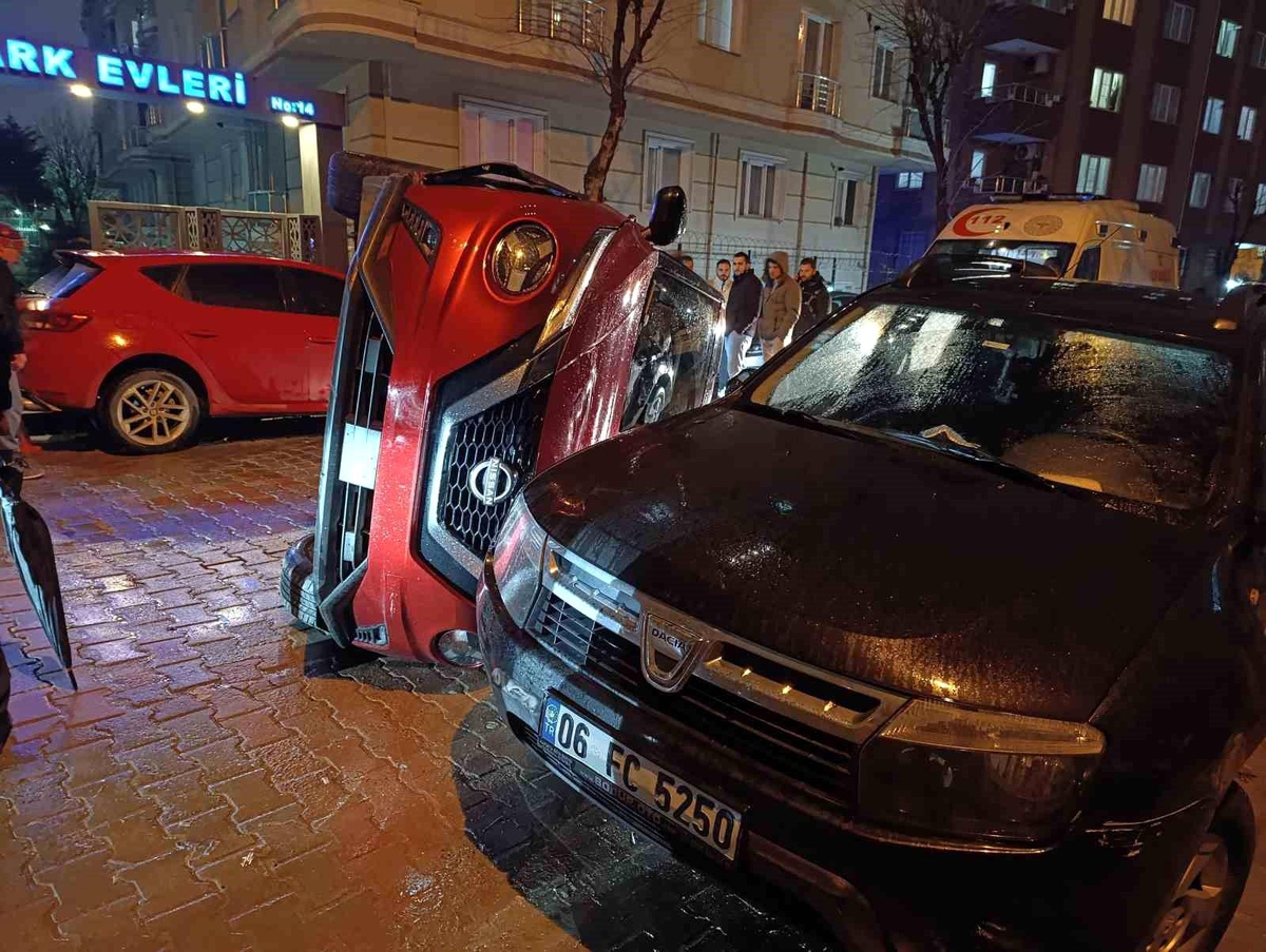 İstanbul\'da Kediye Çarpmamak İçin Kaza