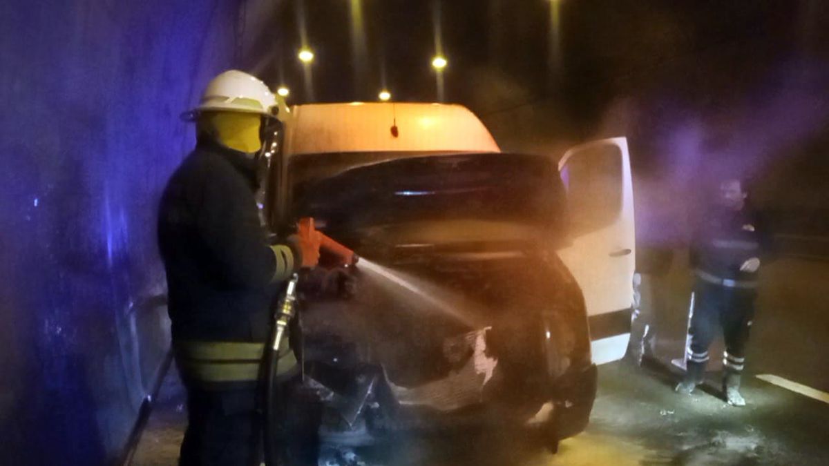 Bolu Dağı Tüneli’nde Minibüs Yangını
