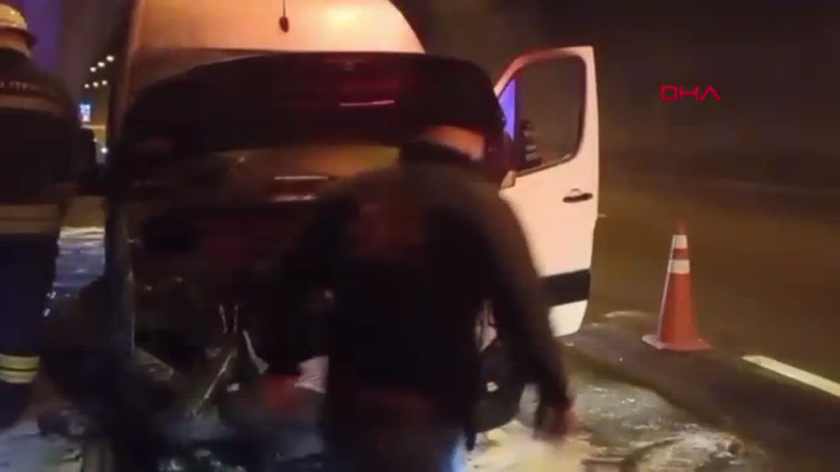 Bolu Dağı Tüneli\'nde Minibüs Yangını