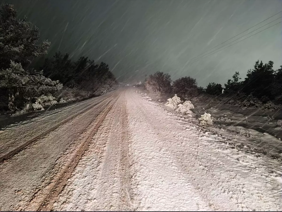 Çanakkale\'de Kar Yağışı ve Fırtına Etkili