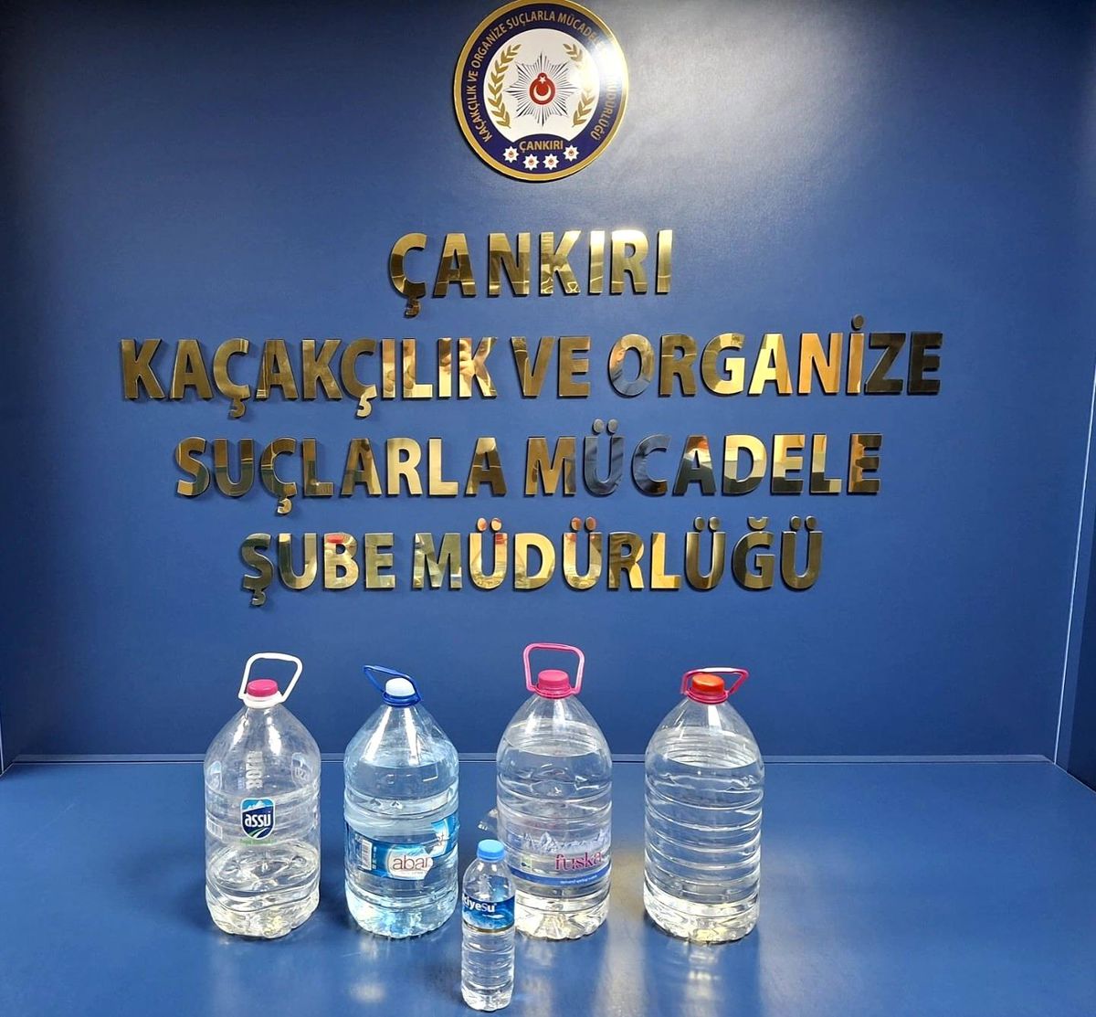 Çankırı\'da Oyun Salonunda Kaçak Alkol Ele Geçirildi