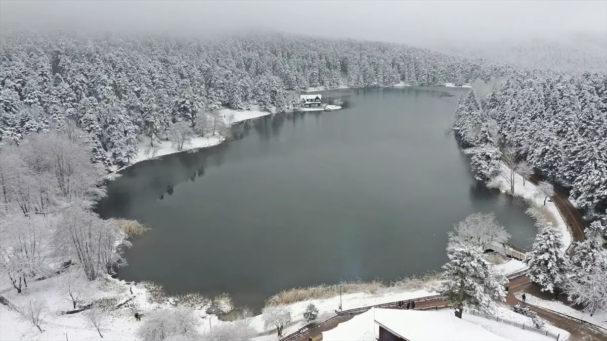 Gölcük Tabiat Parkı Kış Manzarasıyla Kaplandı