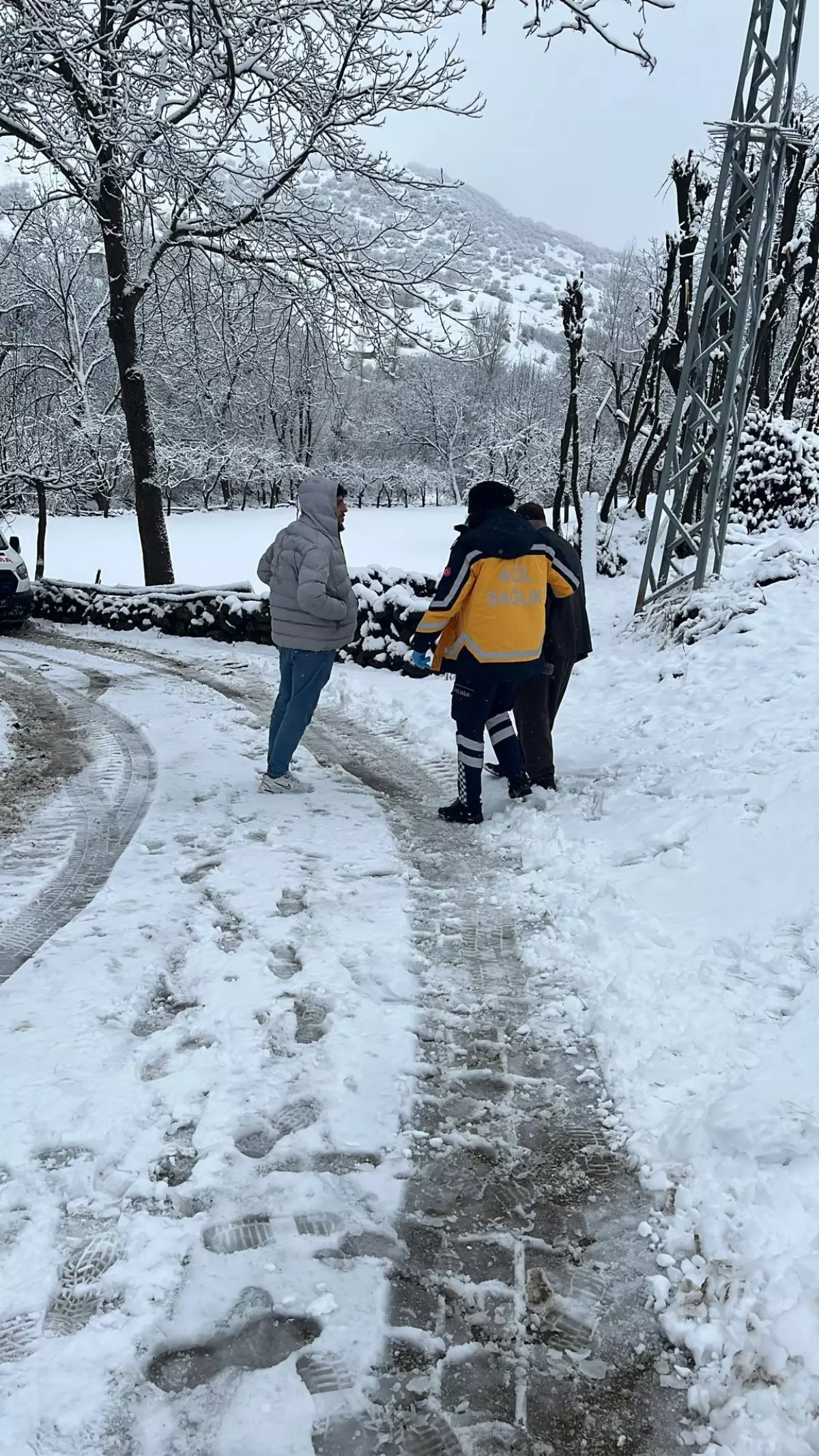 Elazığ\'da Kardan Mahsur Kalan Hastaya Yardım