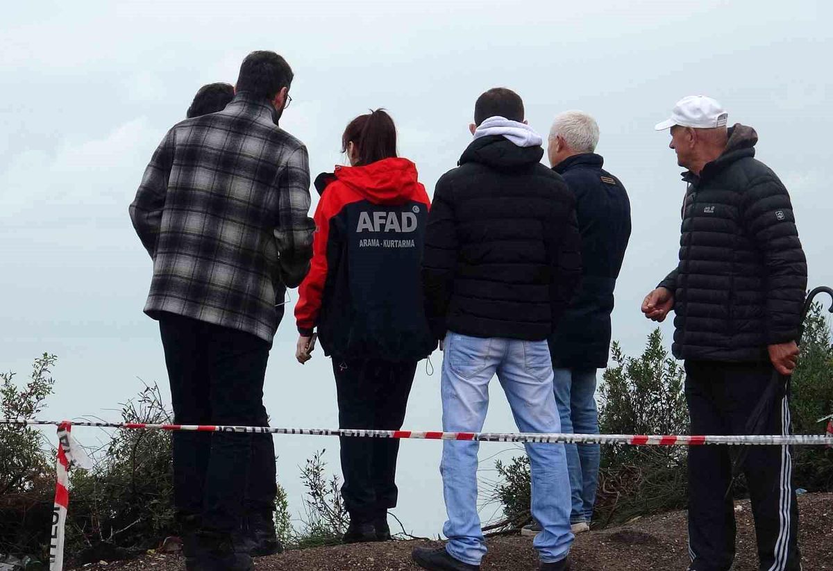 Antalya\'da Falezlerden Düşen Genç İçin Arama Çalışmaları Devam Ediyor