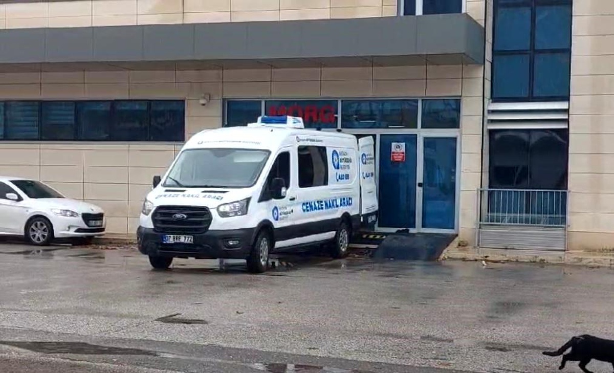 Antalya\'da Bıçaklama Olayı: Genç Hayatını Kaybetti