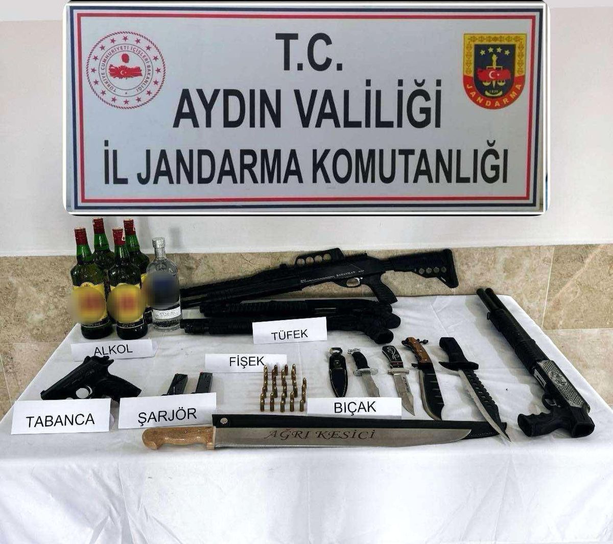 Nazilli\'de Ruhsatsız Silah ve Sahte Alkol Ele Geçirildi
