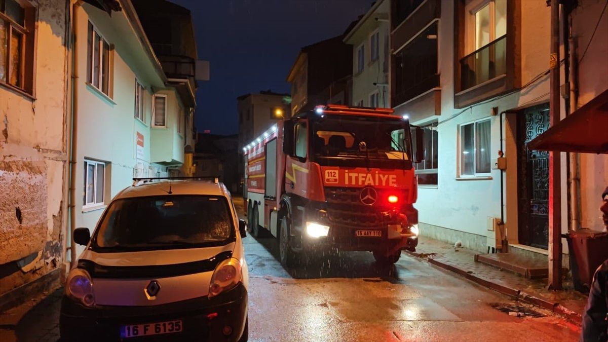 İnegöl\'de Ahşap Evde Yangın