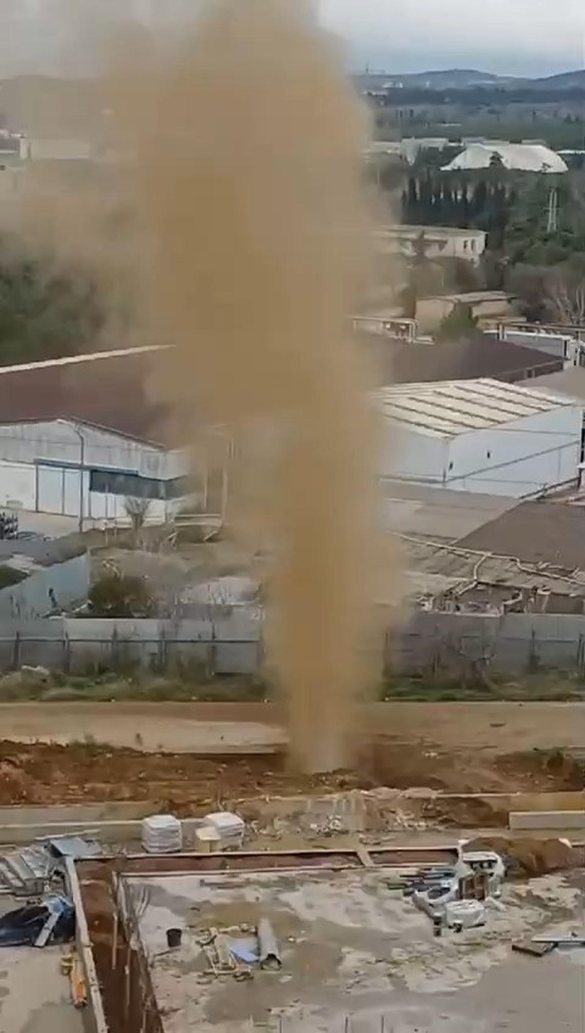 Darıca\'da İnşaat Alanında Doğal Gaz Hattı Delindi, Gaz Akışı Kesildi