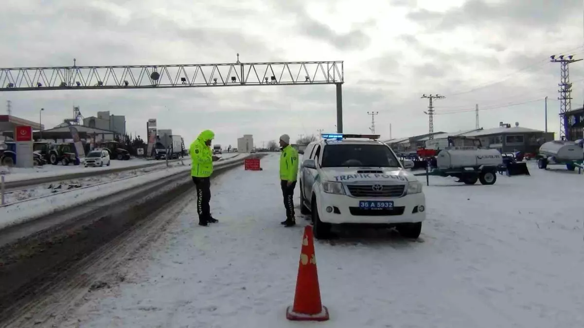 Kars-Digor Kara Yolu Kapandı