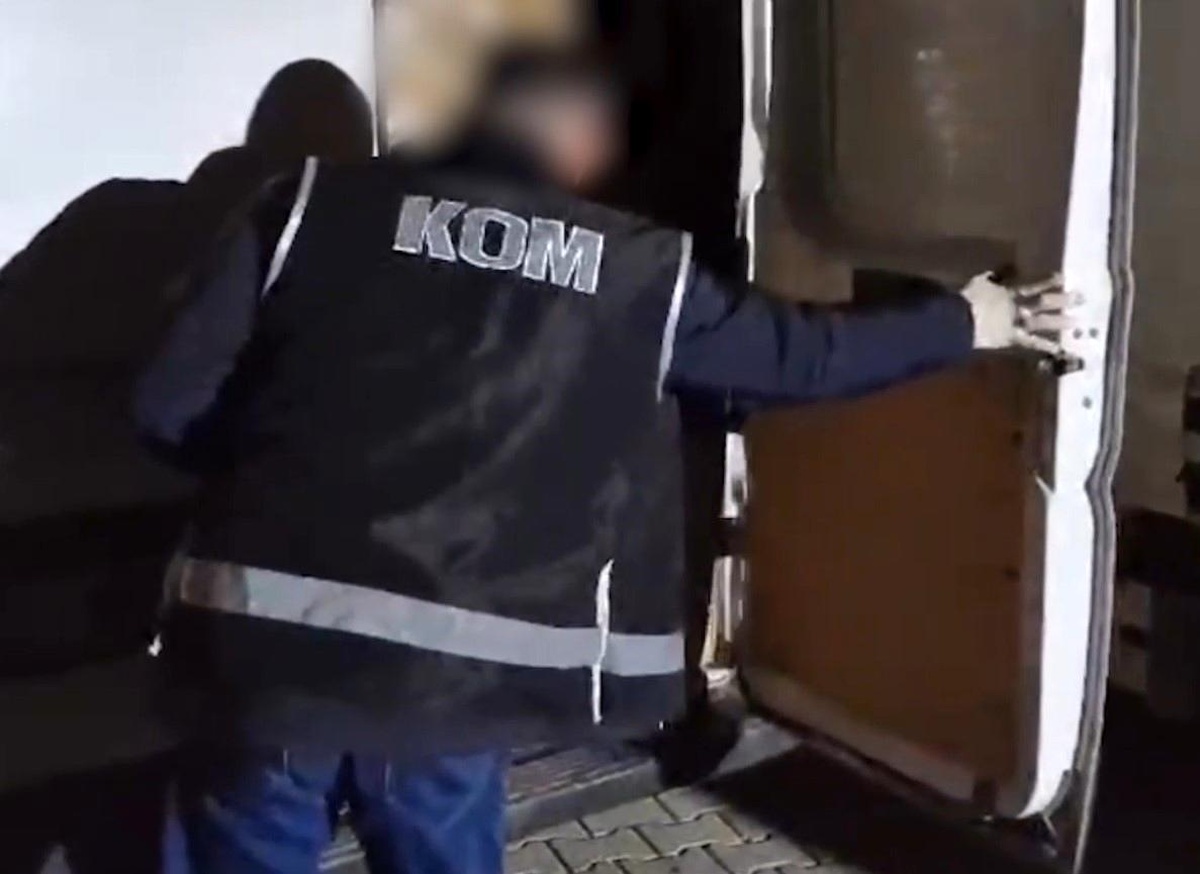 Kayseri\'de 1 ton kaçak tütün ve 3.5 milyon makaron ele geçirildi