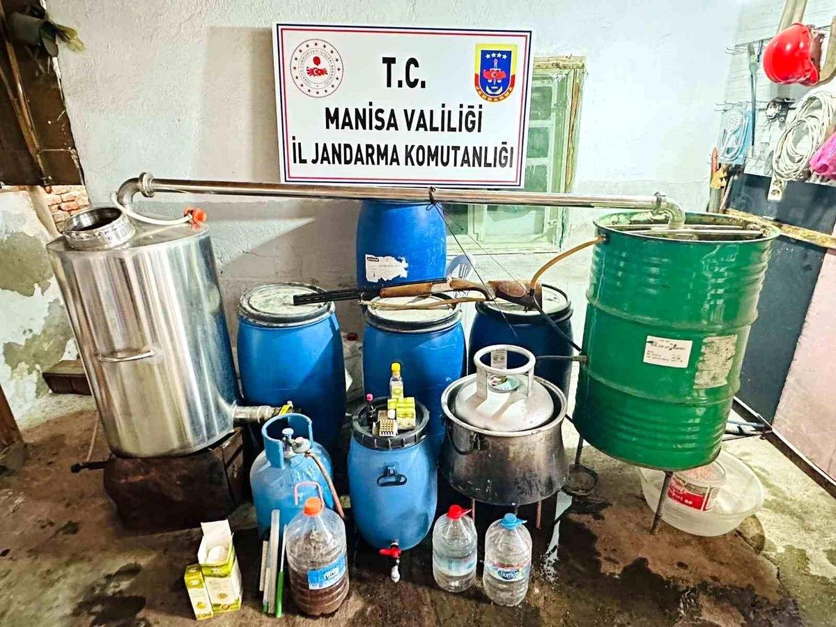 Manisa\'da Kaçak Alkol Operasyonu