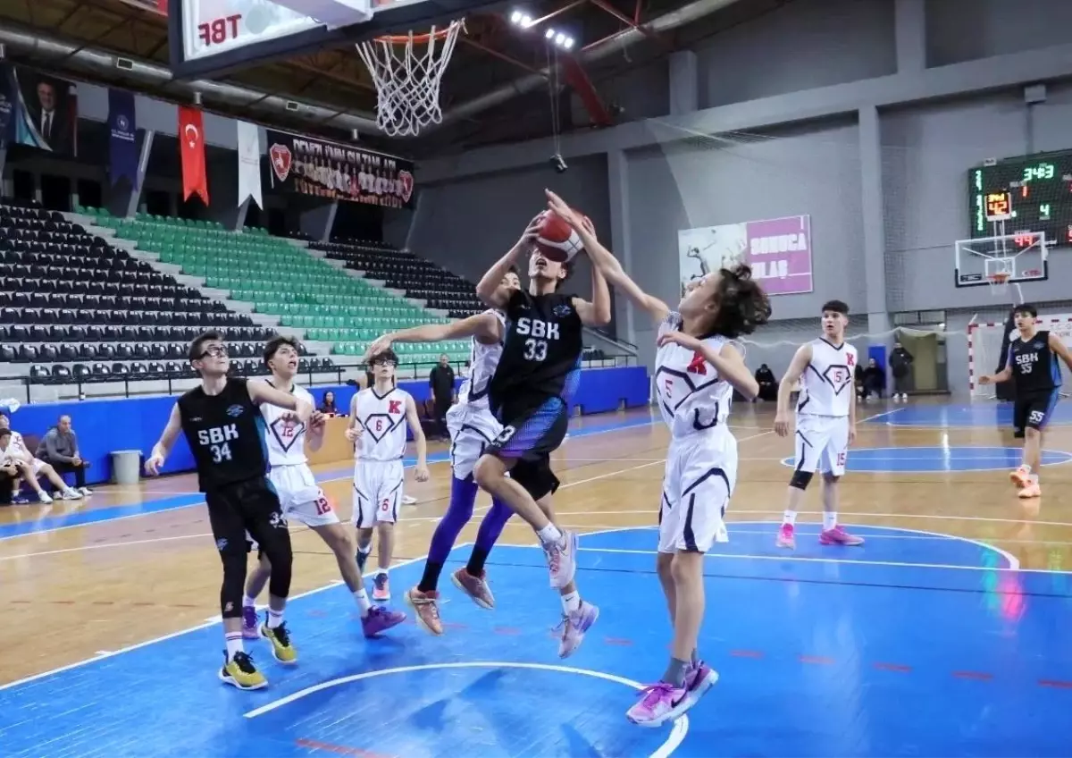 Servergazi Basketbol, U16\'da Şampiyonluk Sevinci Yaşadı