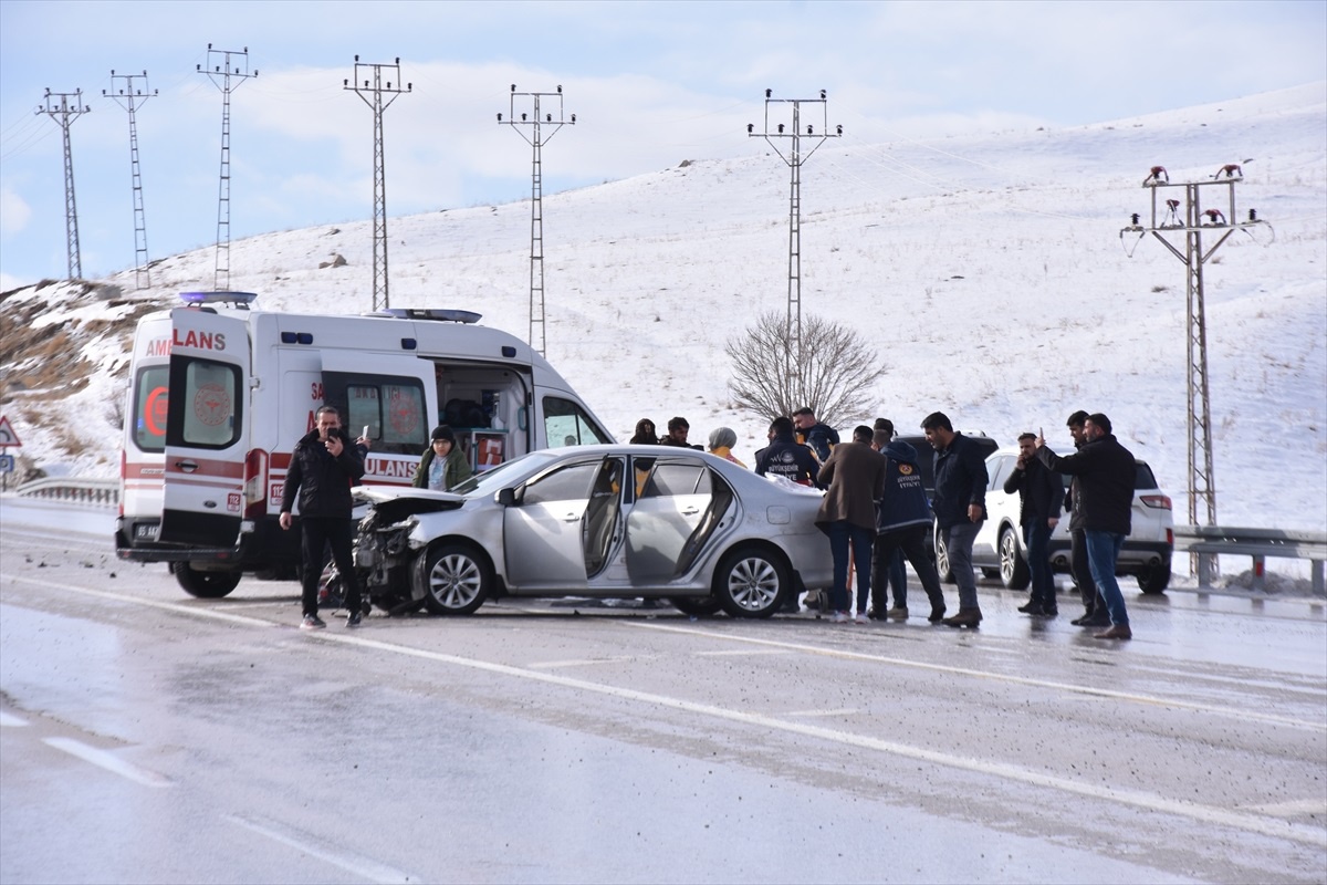 Van\'da Kaza: 5 Yaralı
