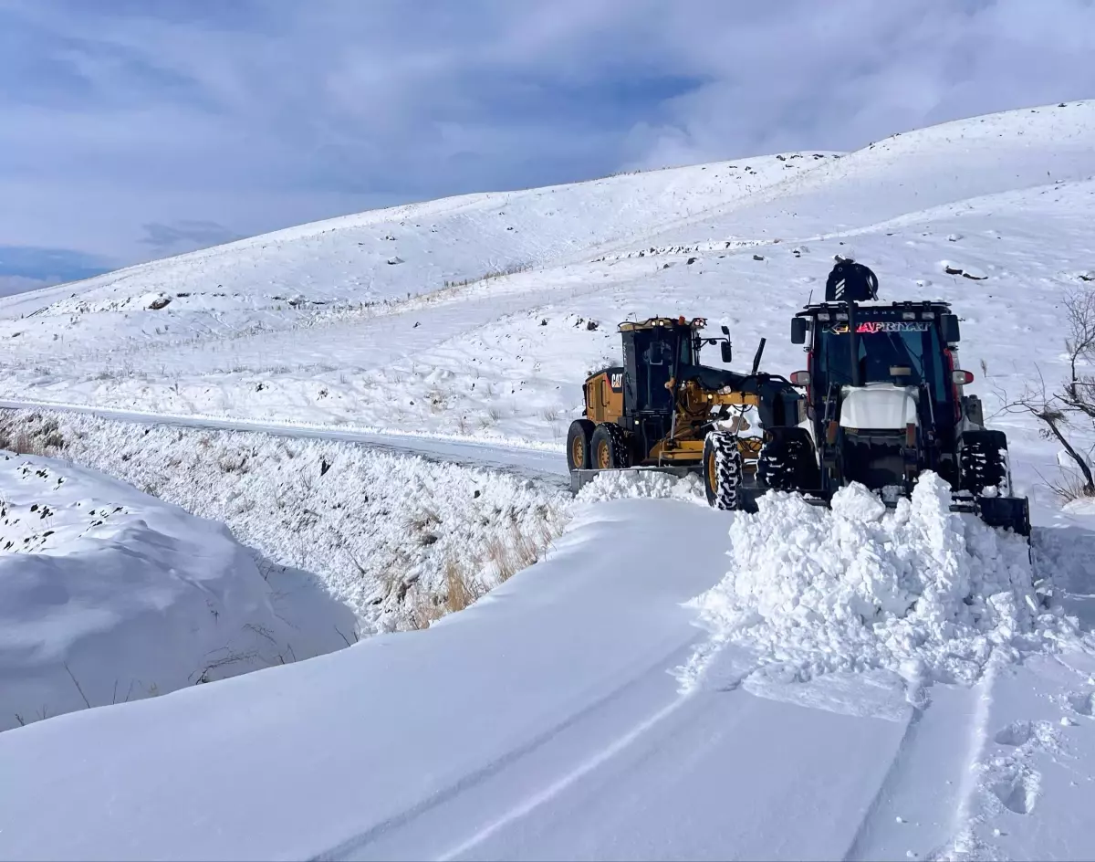 Van\'da 280 Yerleşim Yerinin Yolu Açıldı