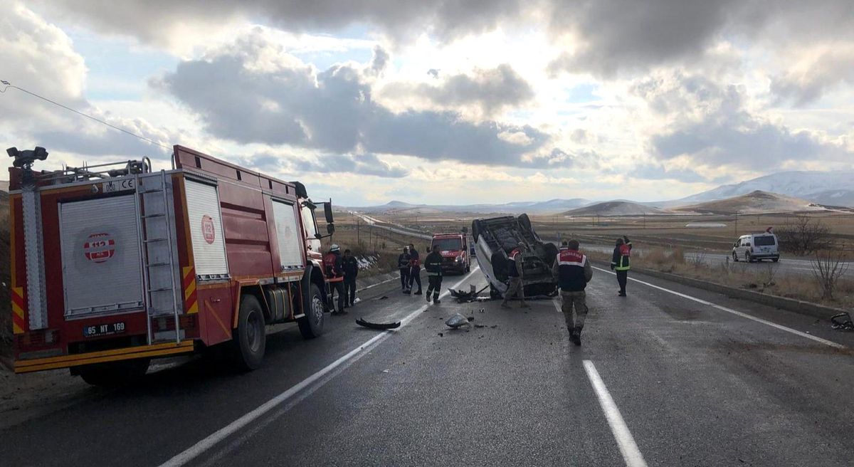 Van\'da Minibüs Takla Attı: Sürücü Yaralı