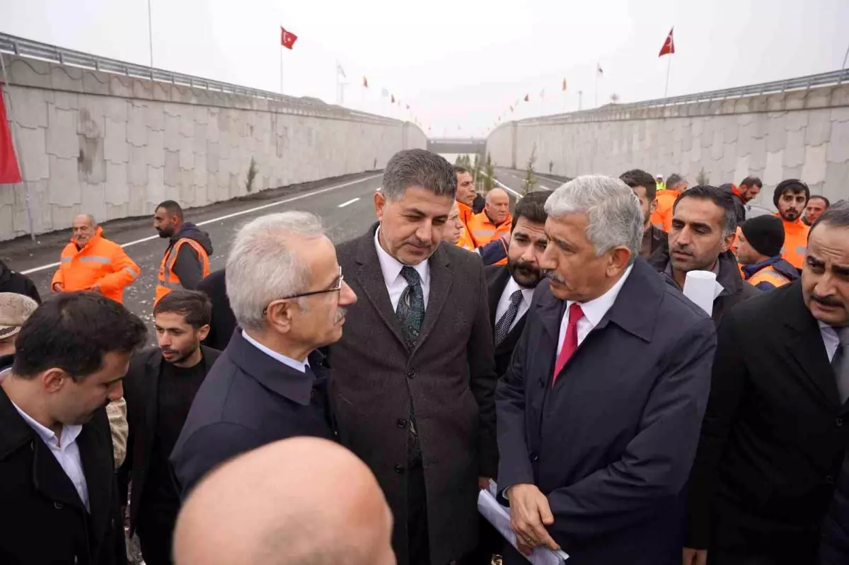 Kahta Belediye Başkanı Hallaç, Ulaştırma Bakanı ile Proje Görüşmesi Yaptı