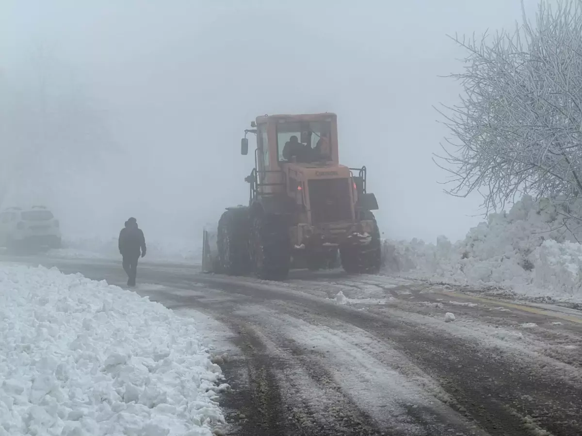 Çanakkale\'de Kar Kalınlığı 45 Santimetreye Ulaştı