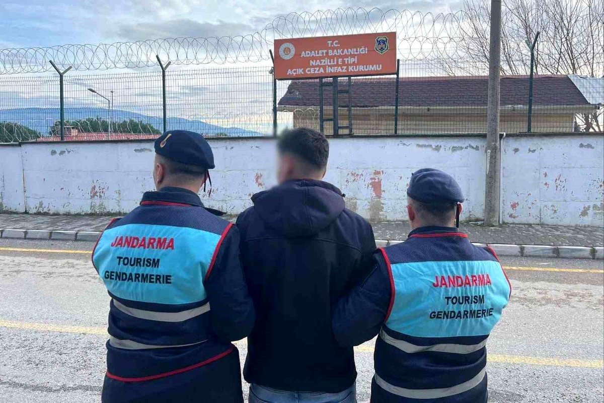 Aydın\'da Jandarmadan Eş Zamanlı Operasyon