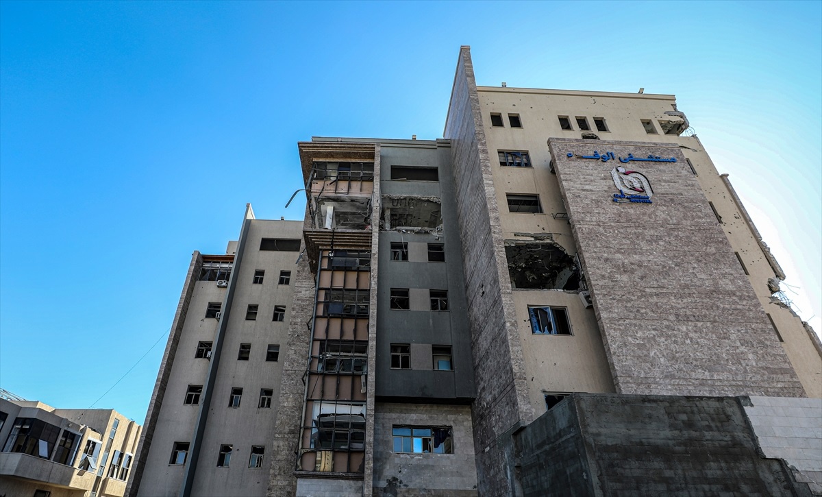 İsrail, Gazze\'deki Vefa Hastanesi\'ni Vurdu