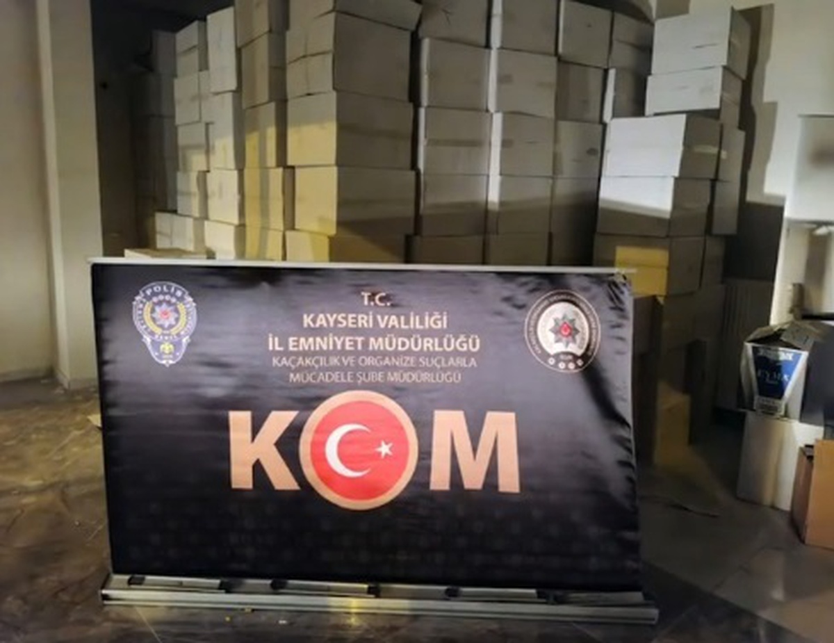 Kayseri\'de Kaçak Makaron ve Tütün Operasyonu