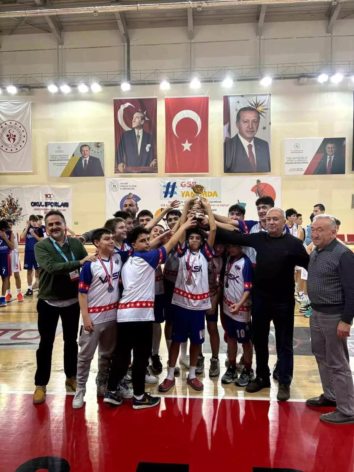 Kayseri U-14 Ligi\'nde Şampiyon Bahçeşehir Koleji