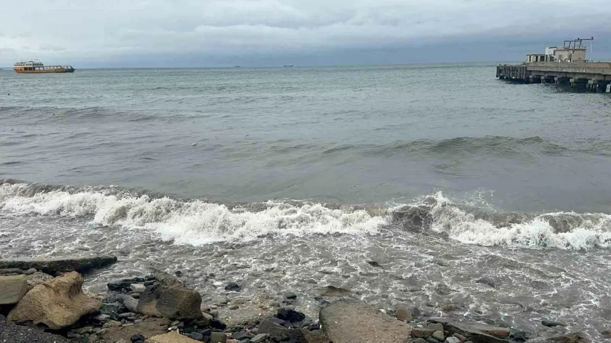 Tekirdağ\'da Poyraz Fırtınası Deniz Ulaşımını Aksatıyor