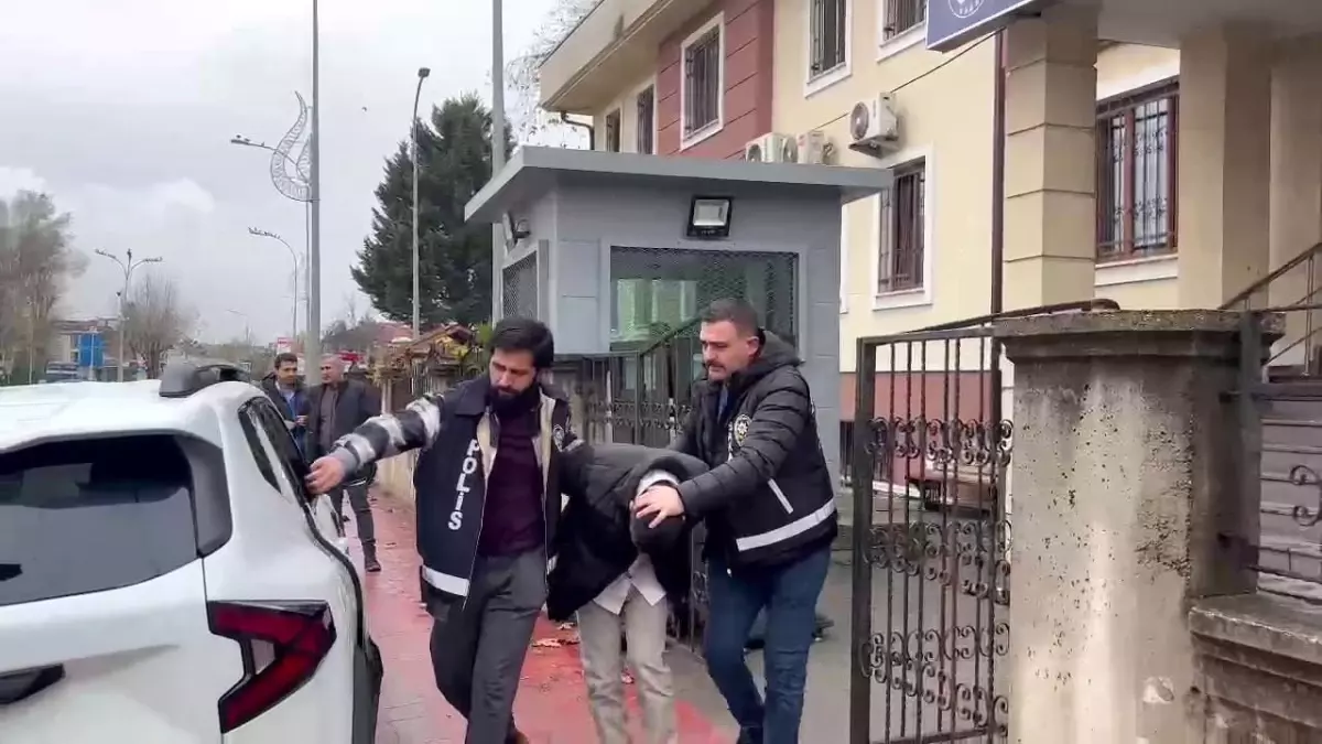 Eşini Bıçaklayarak Ağır Yaraladı