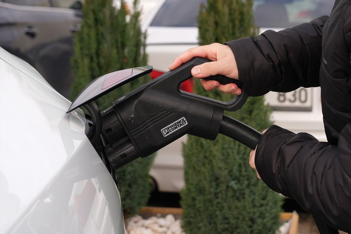 Türkiye\'de Elektrikli Araçlar için Şarj İstasyonu Yatırımları
