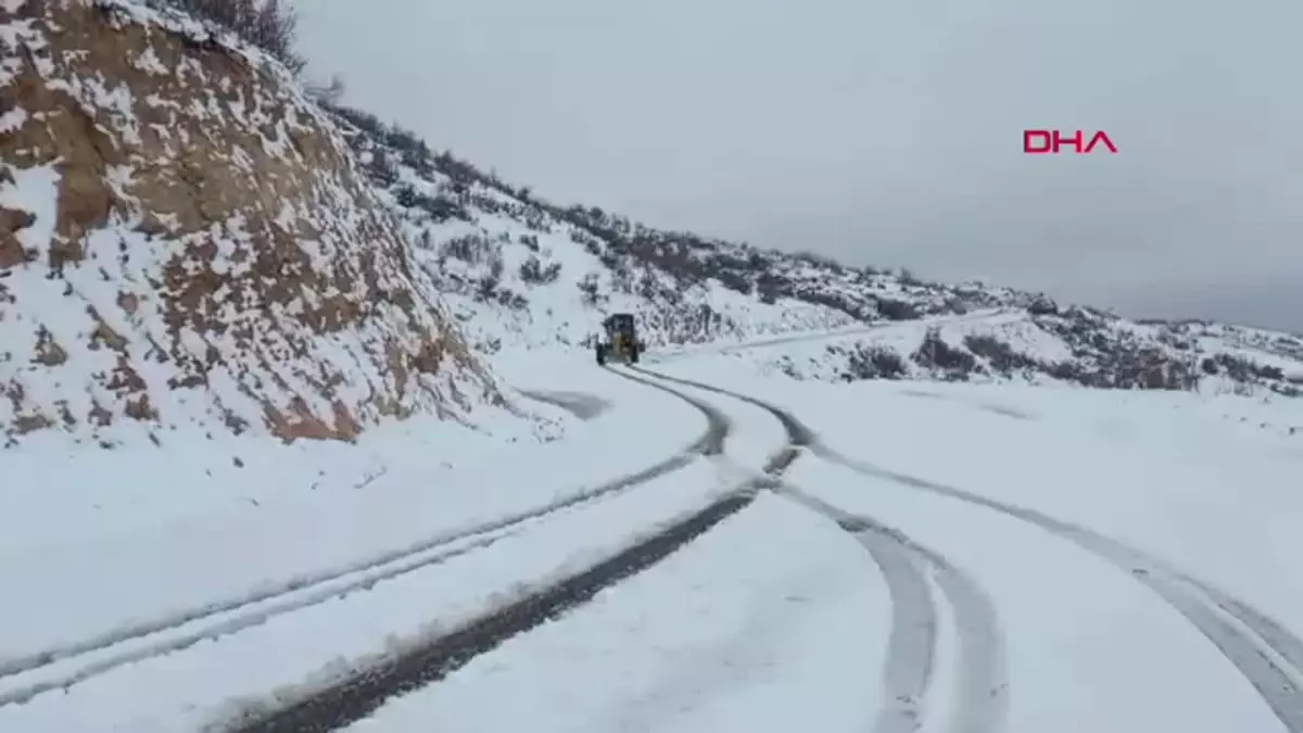 Siirt\'te Kar Yağışı Nedeniyle Kapanan Yollar Yeniden Ulaşıma Açıldı