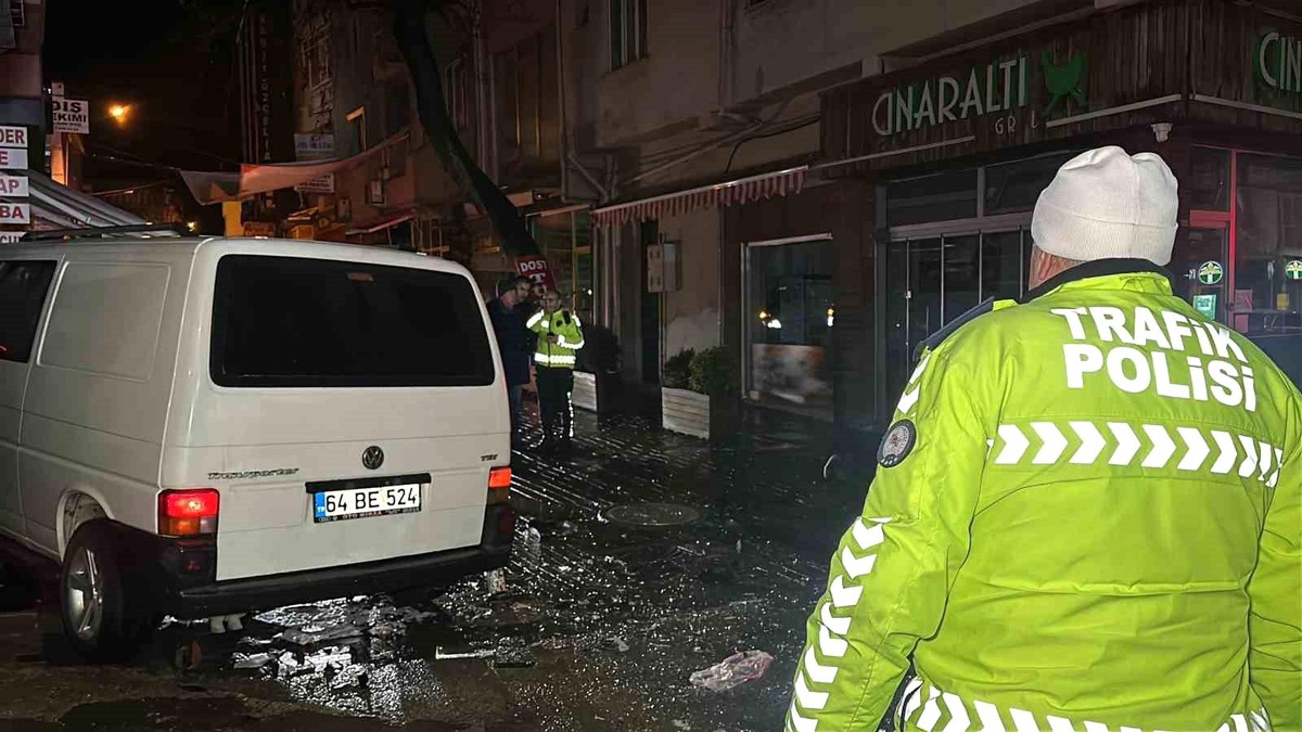 Uşak\'ta Trafik Kazası: 2 Yaralı