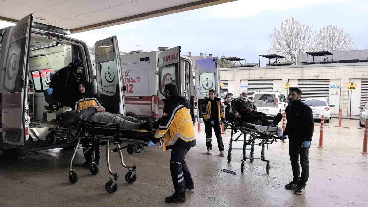 İnegöl\'de Kaza: 2 Yaralı