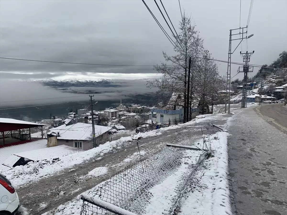 Aladağ\'da Yoğun Kar Yağışı