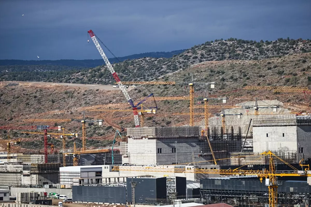 Akkuyu Nükleer Güç Santrali\'nde ikinci reaktörün nükleer yakıtı sahaya ulaştı