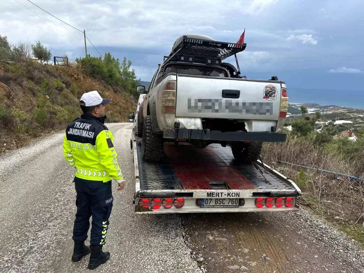 Alanya\'da Yasaklı Çakar Araca 96 Bin Ceza