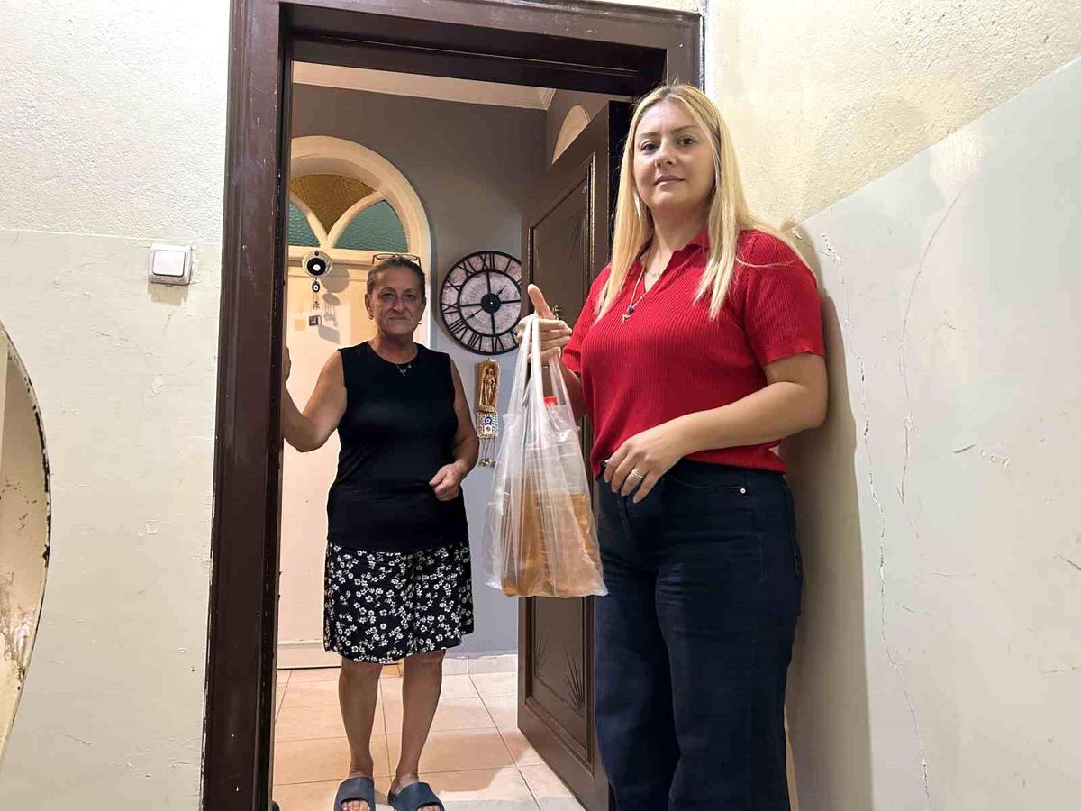 Hatay\'da Muhtar, Atık Yağları Ev Ev Toplayarak Çözüm Arıyor