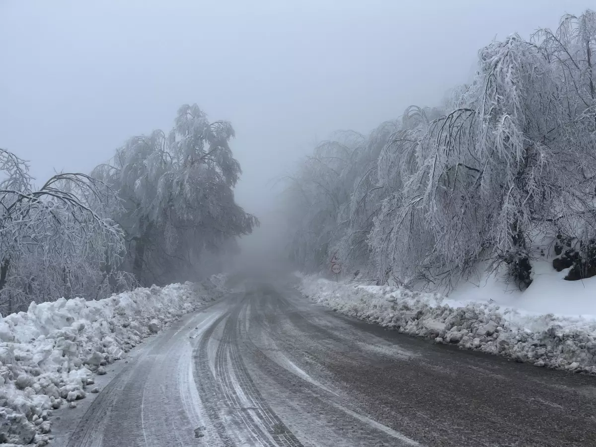 Kartepe\'de Kar ve Sis Güzel Manzaralar Oluşturdu