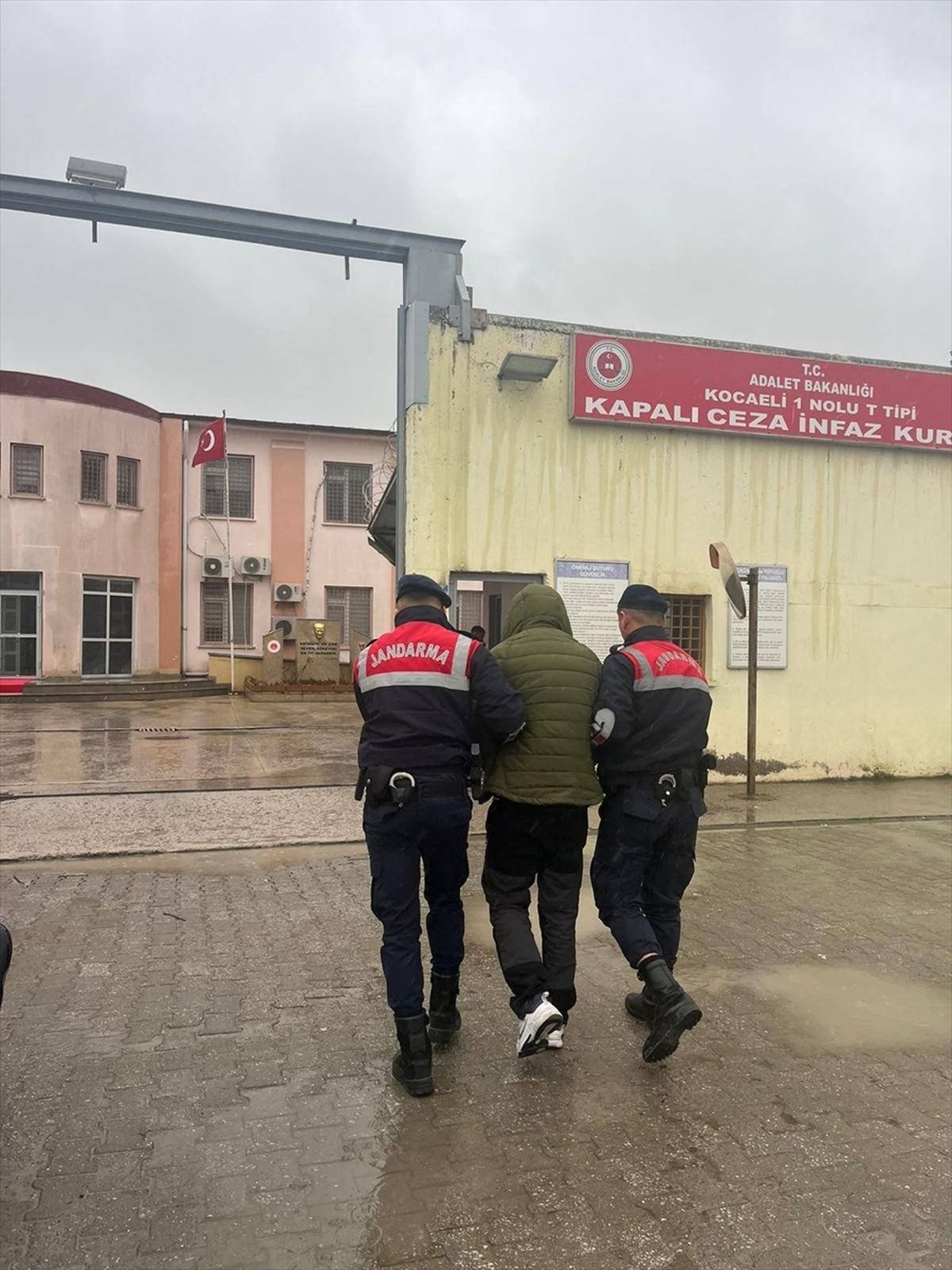 Kocaeli\'de 16 Yıl Hapis Cezalı Hükümlü Yakalandı