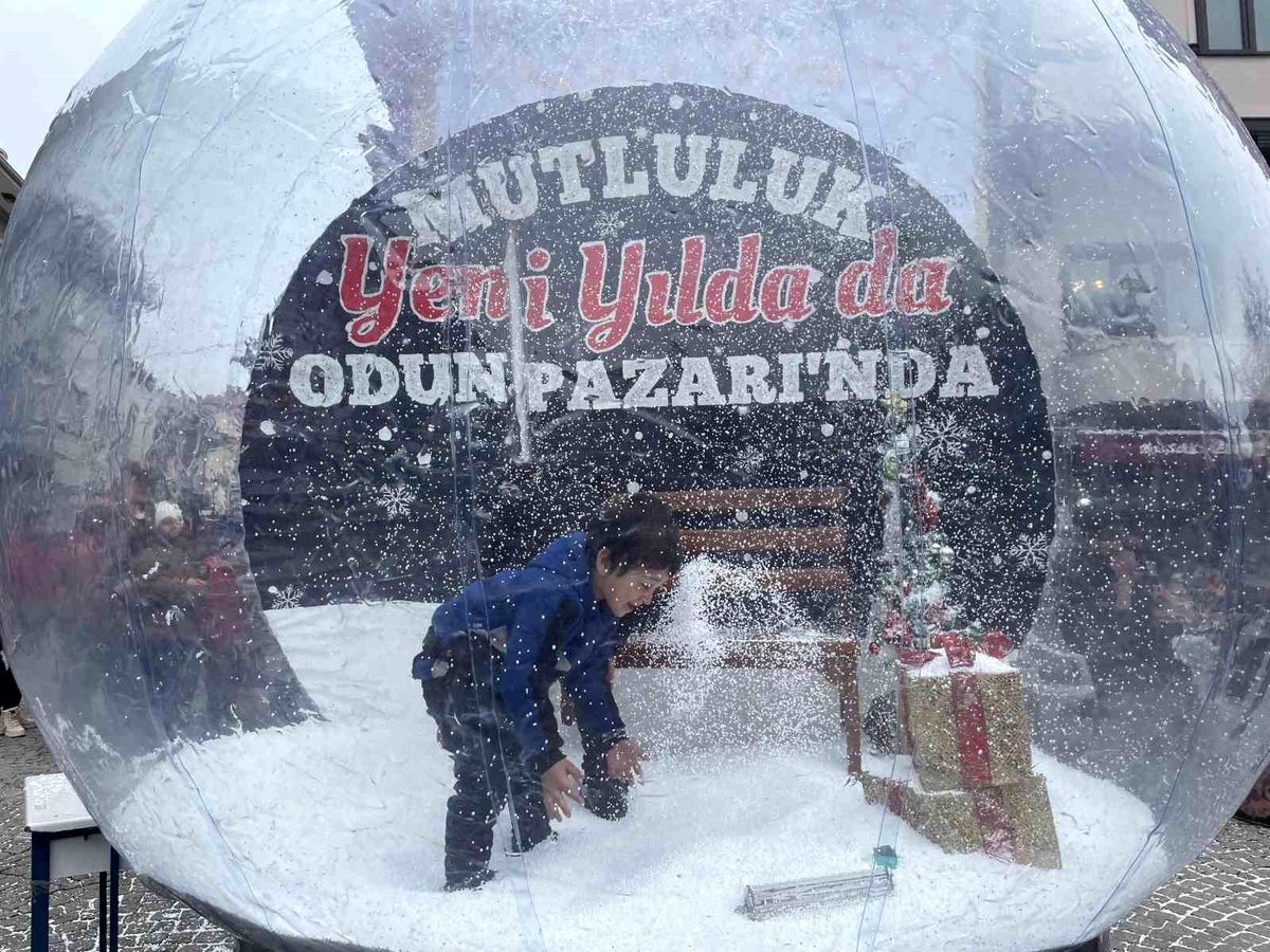 Odunpazarı\'nda Kar Küresi Coşkusu