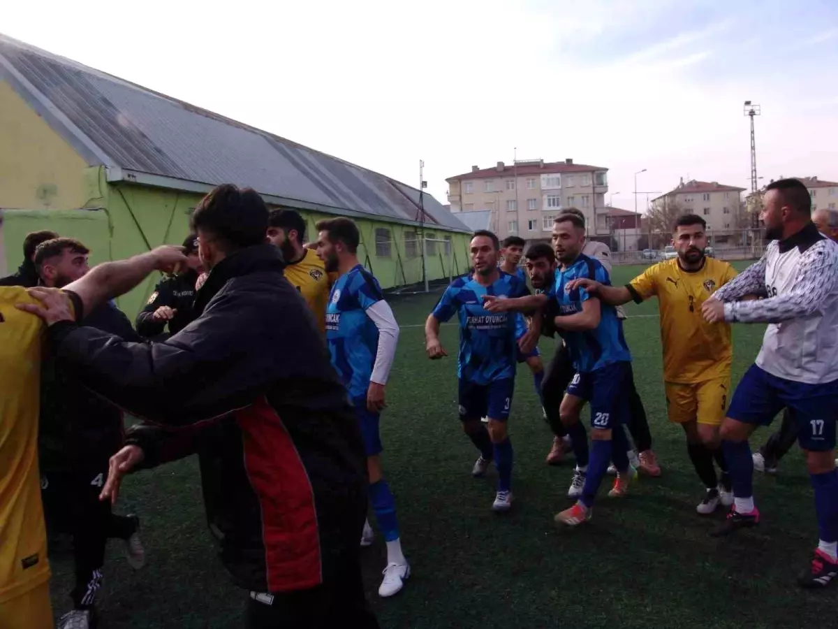 Kocasinan Şimşekspor, Olaylı Maçta Tomarza Belediyespor\'u 4-2 Yendi