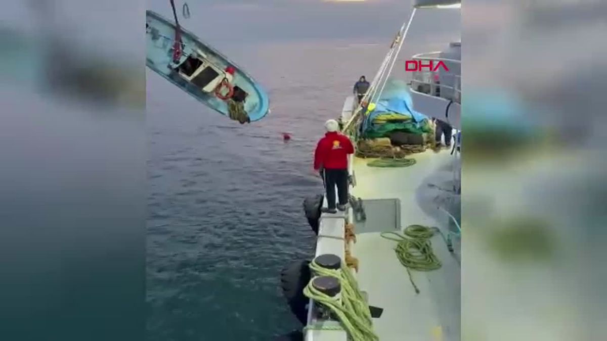 Samsun\'da Kaybolan Tekne Dalgıçlar Tarafından Çıkarıldı
