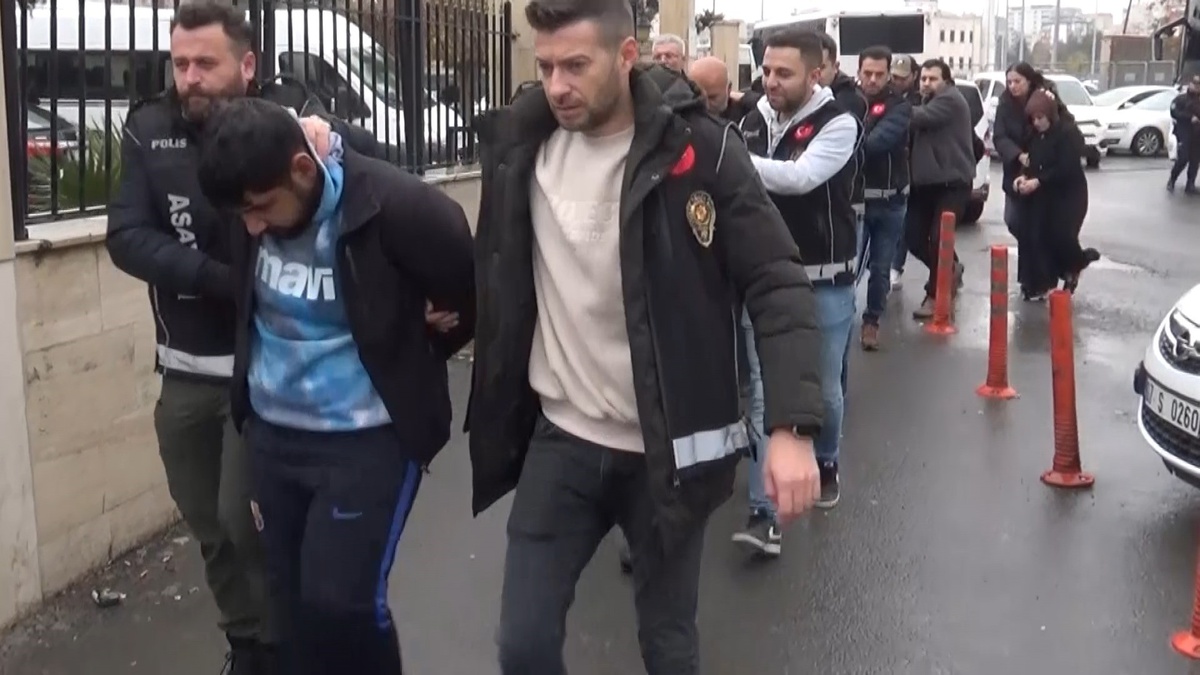 Şanlıurfa\'da 5 Kilogram Altın Gasbedildi, 9 Şüpheli Yakalandı