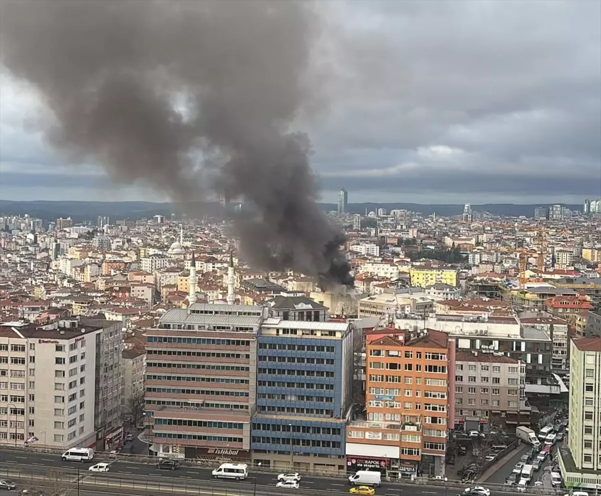 Şişli\'de Yıkımda Yangın Çıktı