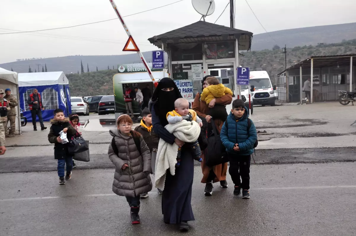 Suriyeliler Türkiye\'den Ülkelerine Dönmeye Başladı