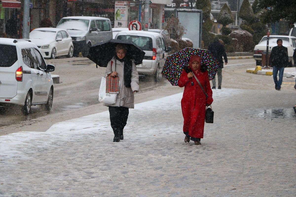 Yozgat\'ta Kar Yağışı Etkili Oluyor