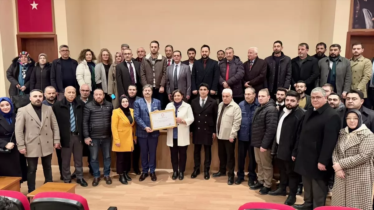 AK Parti Kırşehir İl Başkanlığına yeniden seçilen Ünsal, mazbatasını aldı